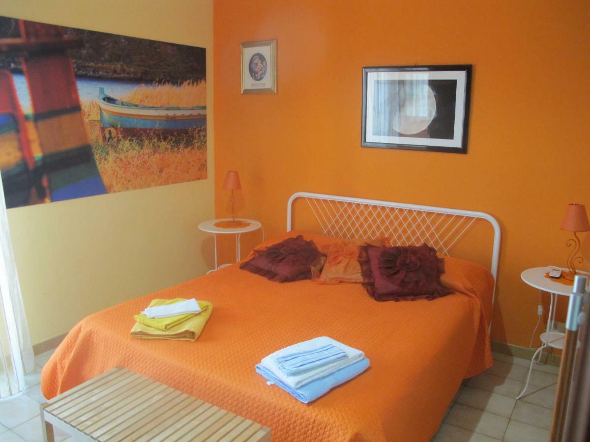 La Casa Del Nonno Bed and Breakfast Milazzo Exteriör bild